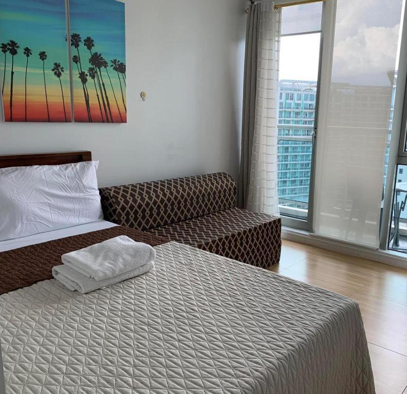 Azure C5 Man-Made Beach Balcony Multiple Units Manila Exterior foto