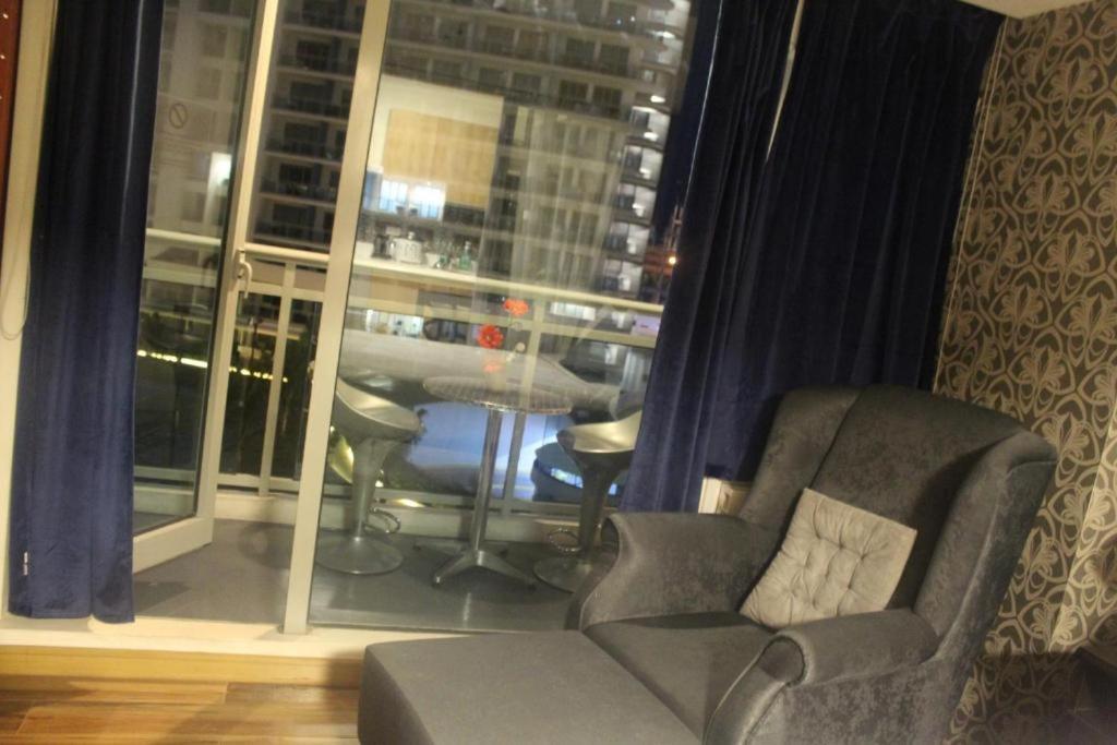 Azure C5 Man-Made Beach Balcony Multiple Units Manila Exterior foto