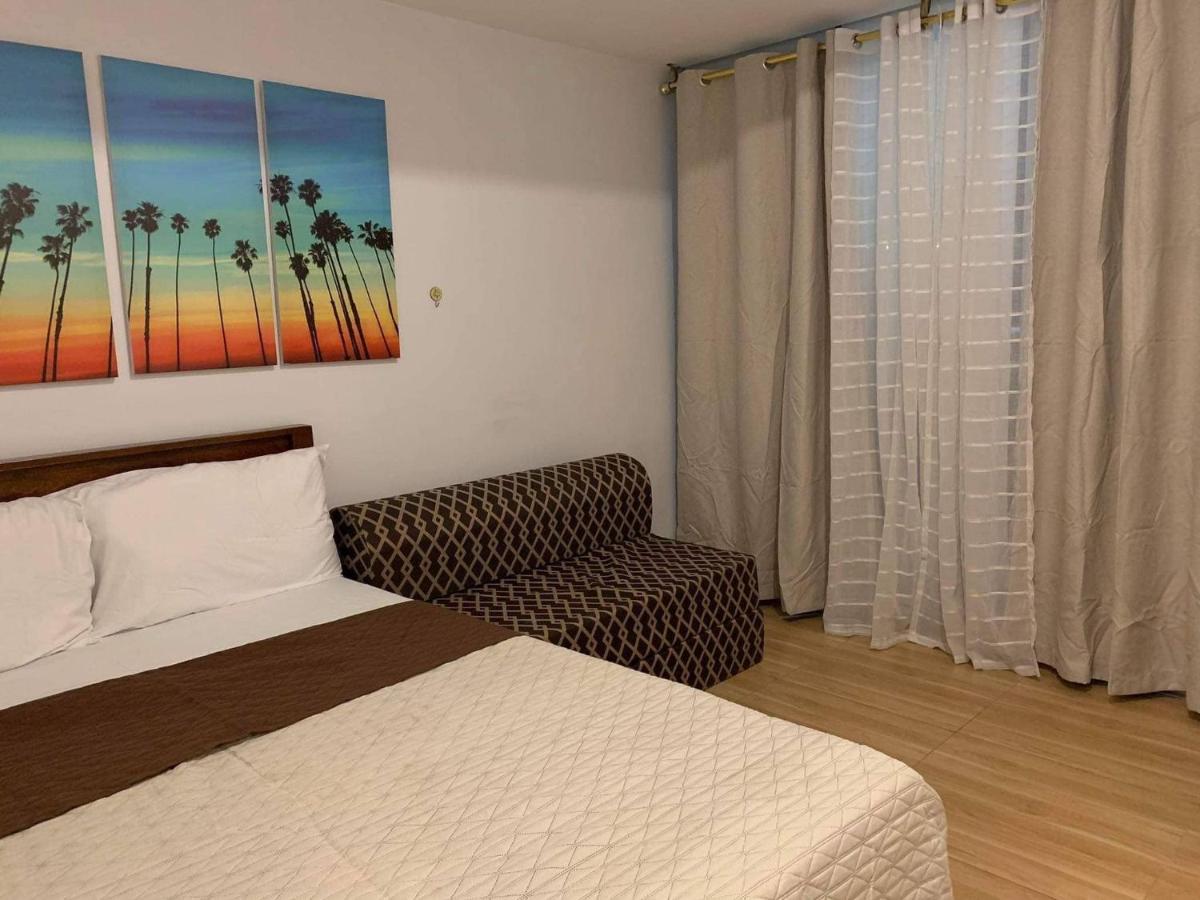 Azure C5 Man-Made Beach Balcony Multiple Units Manila Exterior foto