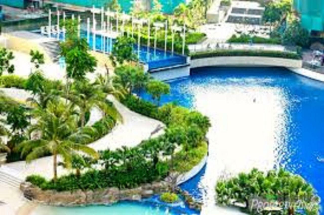 Azure C5 Man-Made Beach Balcony Multiple Units Manila Exterior foto