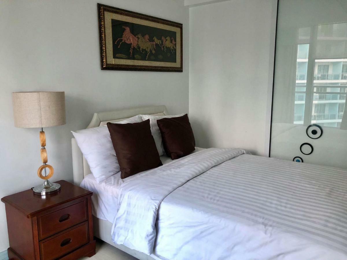 Azure C5 Man-Made Beach Balcony Multiple Units Manila Exterior foto