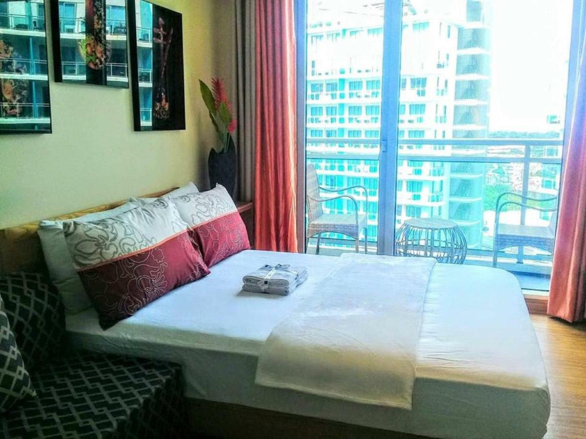 Azure C5 Man-Made Beach Balcony Multiple Units Manila Exterior foto